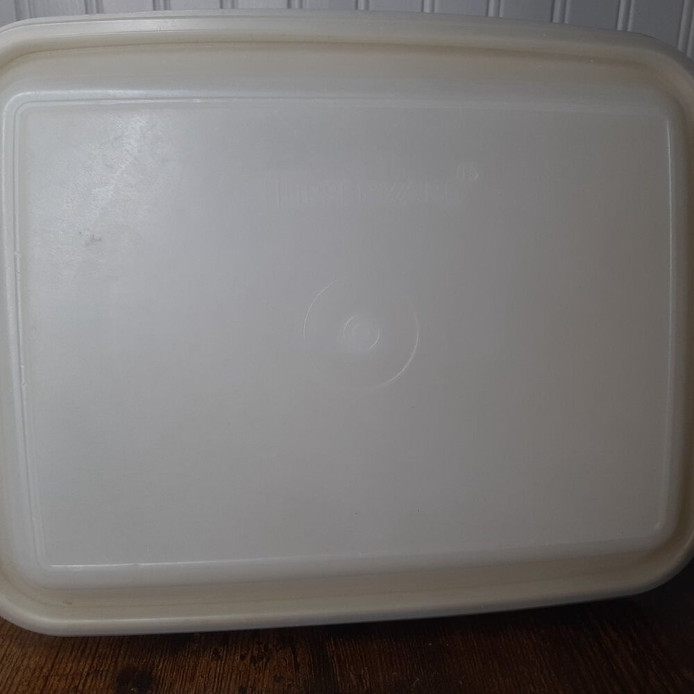 Tupperware Ice Cream Keeper/Storage Container - Picture 2 of 5